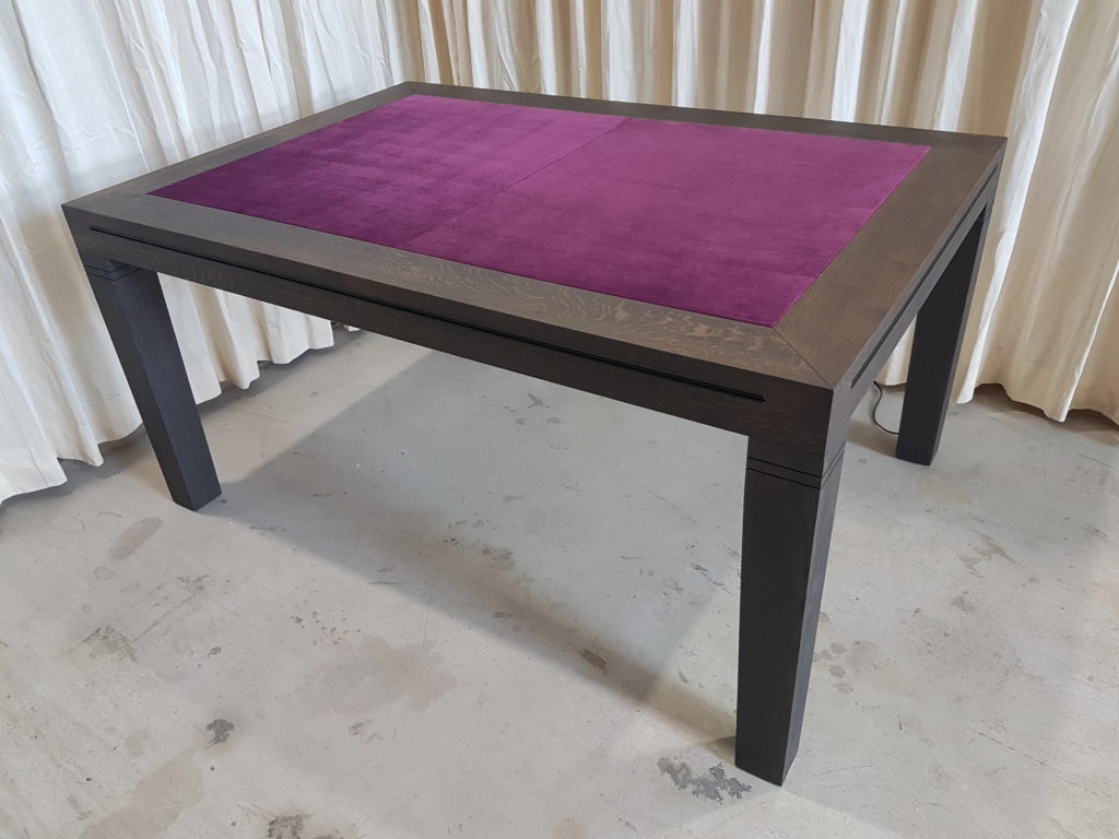 Board game table, game table zwart met zwart inhaakprofiel.